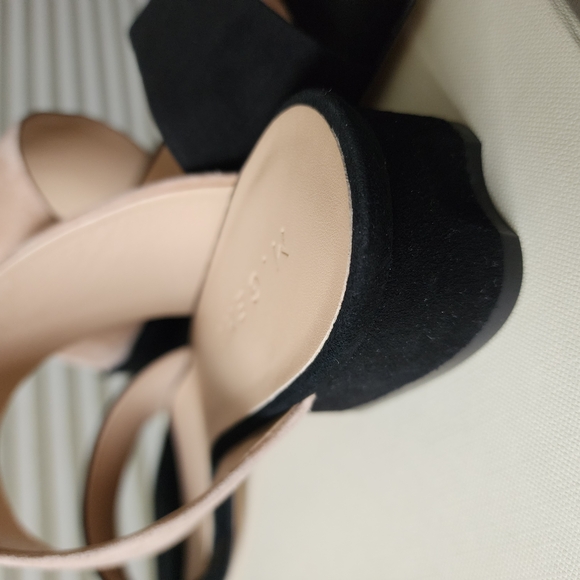 Vince Black and Tan Heels with Two Wide Straps and Open-Toe Design - Picture 5 of 7